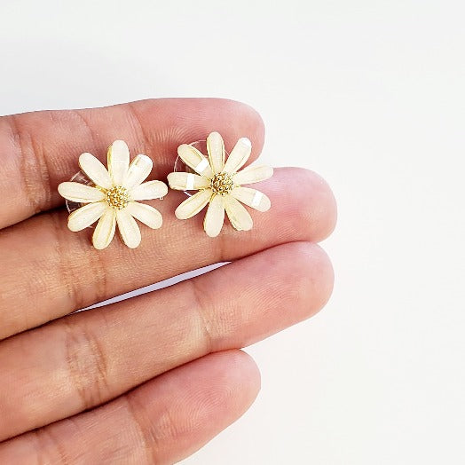 White Flower Stud Earrings freeshipping - Pretty Fab Things
