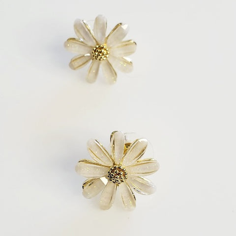 White Flower Stud Earrings freeshipping - Pretty Fab Things